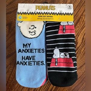 NIP PEANUTS 10-pr Pack of Low Cut Socks, Size 4-10 - so cute for Snoopy lovers!